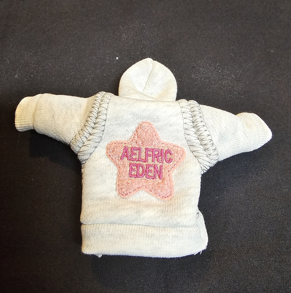 (UNISEX) AELFRIC EDEN HOODIE KEYCHAIN - Picture 3 of 6